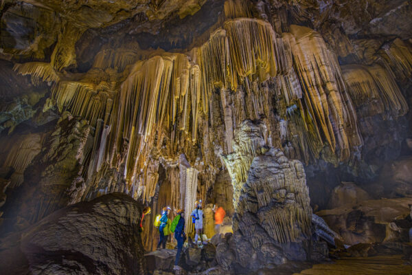 Phong Nha - Hung Thoong Cave