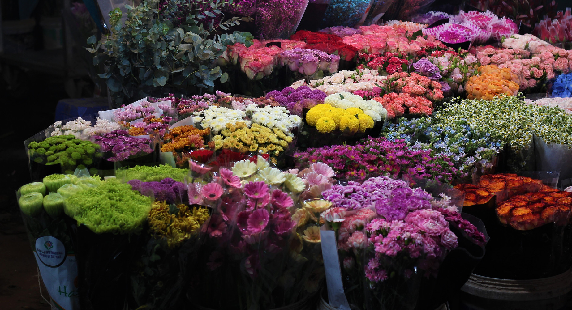 Quang Ba flower market